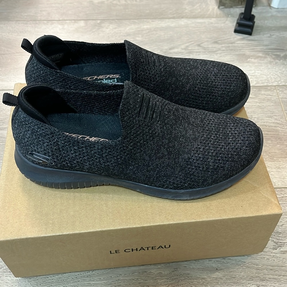 Sketchers Air Cooled Memory Foam Sneakers